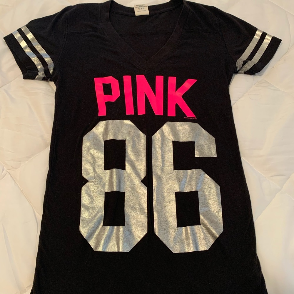VS PINK V-Neck Short Sleeve Shirt